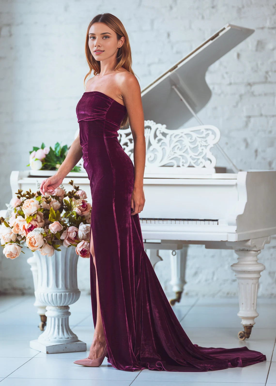 Robe longue bustier prune en velours avec traîne sirène, robe d'invitée de mariage, robe de soirée, robe de demoiselle d'honneur, robe moulante pour occasion spéciale avec fente